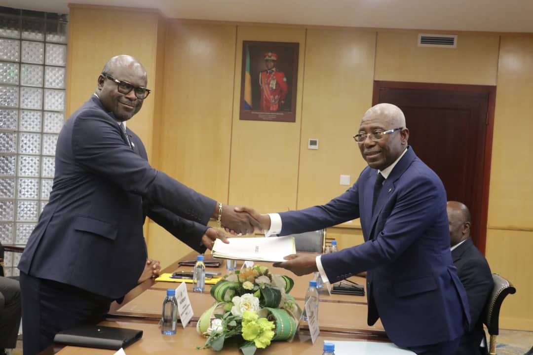 Jean François Ndongou passe le témoin à Régis Onanga Ndiaye